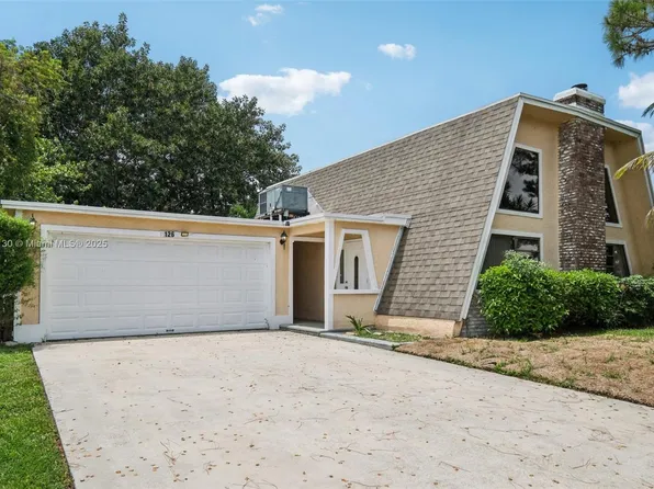126 Barcelona Dr, Royal Palm Beach, FL 33411
