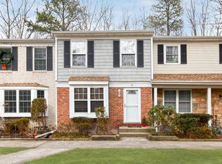 23 Thornton Cmns, Yaphank, NY 11980