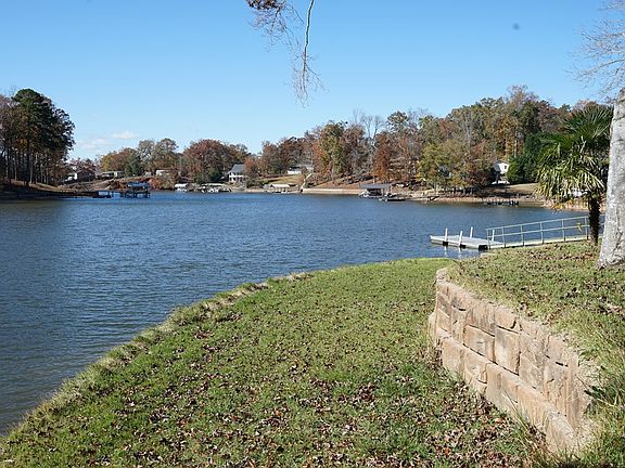 5th image of 60 Vineyard Dr