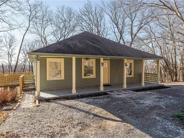 17800 N Bluff Rd, Weston, MO 64098