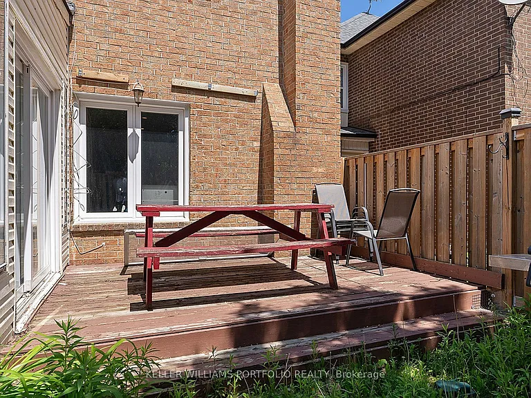 73 Jessica Gdns — Photo 48