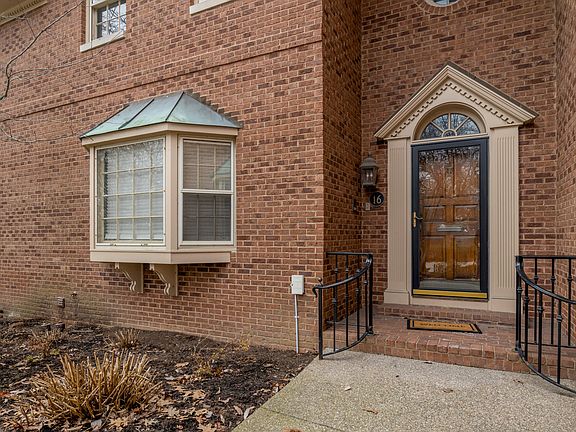 3rd image of 400 Redding Rd APT 16