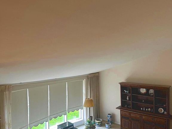 4th image of 150 Shelly Ln