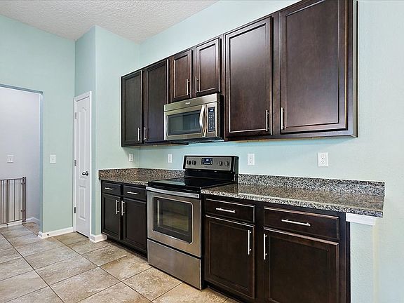 5th image of 213 Larkin Pl Unit 108