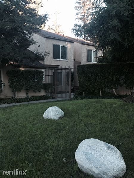 22330 Victory Blvd (4)