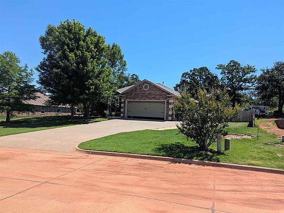 2nd image of 1703 S Hidden Oaks Dr