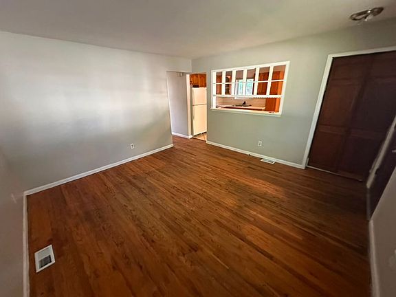 5th image of 22030 Cushing Ave