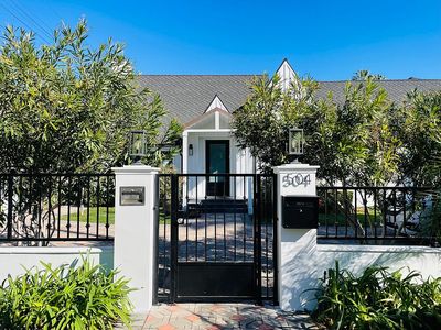504 Foothill Rd, Beverly Hills, CA, 90210