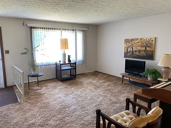 4th image of 8419 Royalview Dr