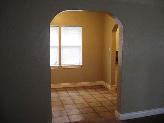 5th image of 2619 S McKinley Ave