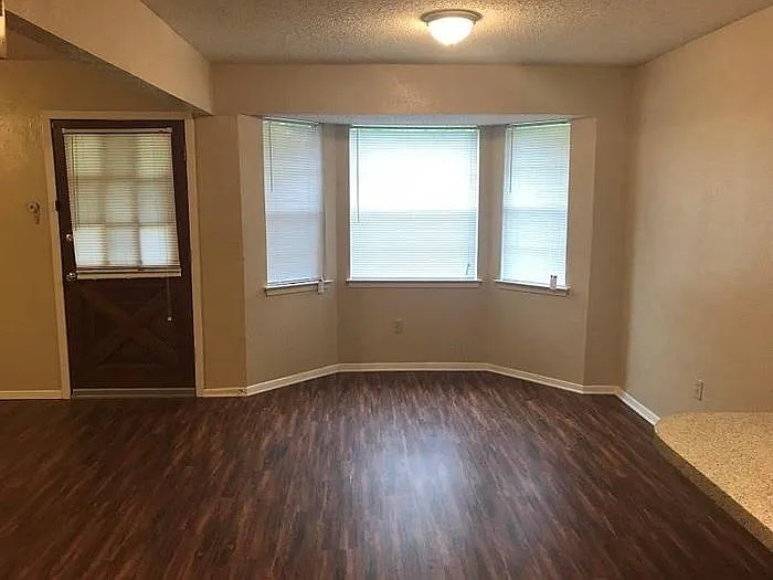 721 Lindenwood Dr — Photo 8