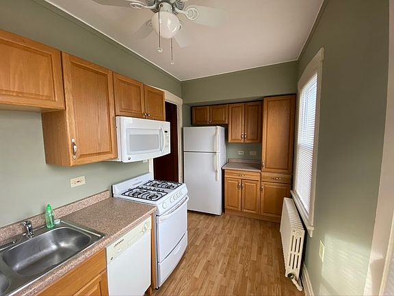 4th image of 31 Cedar Ave #2