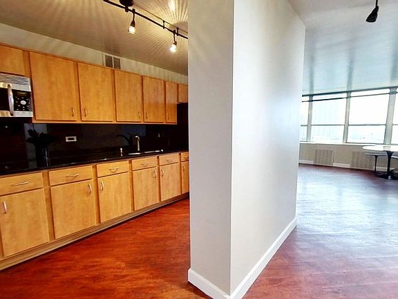 5th image of 655 W Irving Park Rd APT 1209