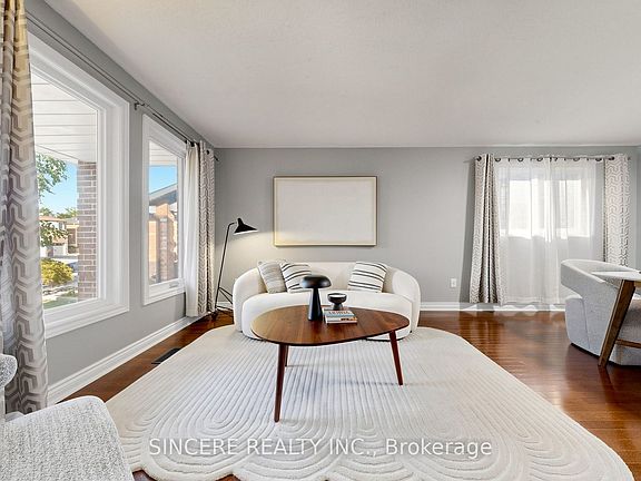 3rd image of 25 Ridgefield Cres
