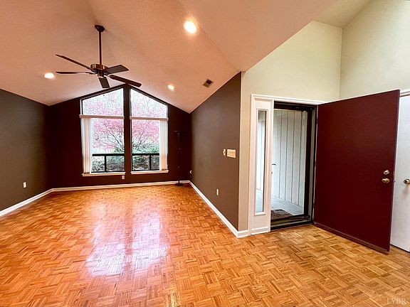 4th image of 1055 Sleepy Oak Ln