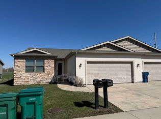 1218 Hawthorn Ct, Chatham, IL 62629