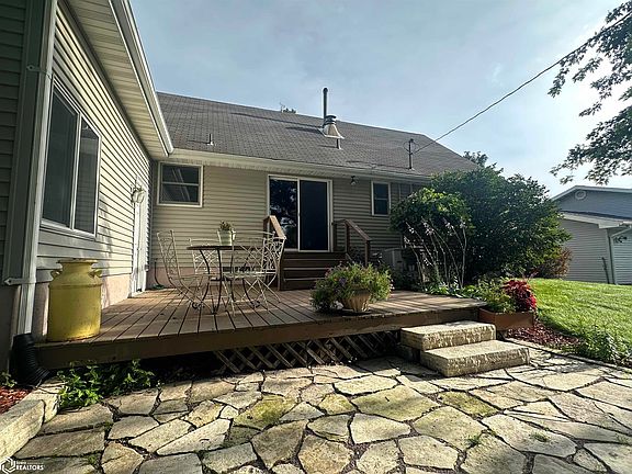 4th image of 125 Maple Dr