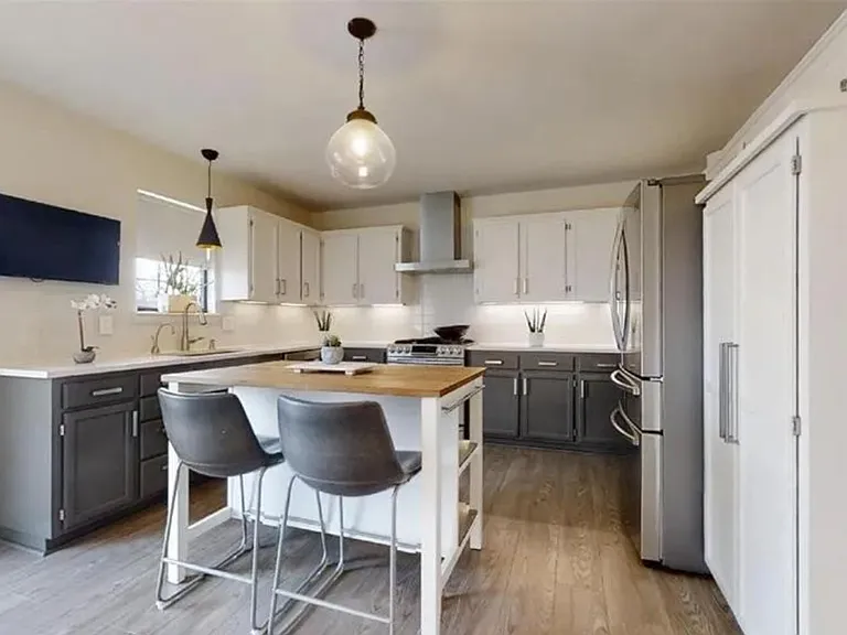 1019 Fox Run Dr — Photo 2