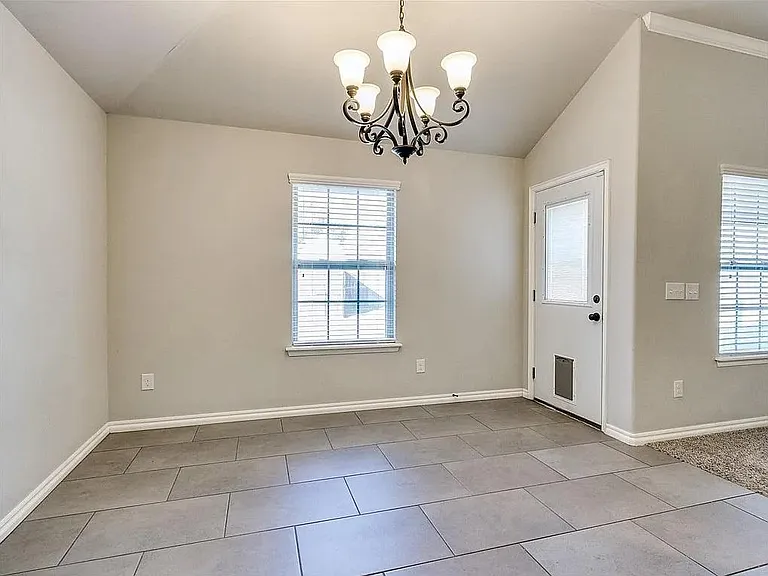 525 Talon Dr — Photo 12