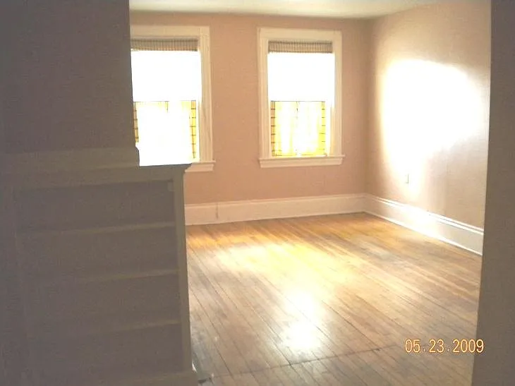 3 bed, 1.5 bath, $3,000 — Photo 2