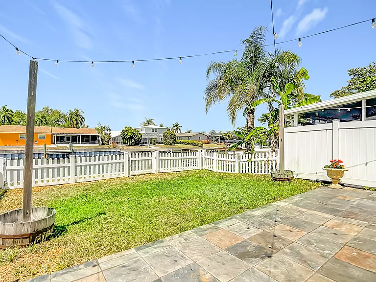 8733 Bay Pointe Dr — Photo 50