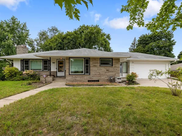 3909 Edgewood Ave N, Crystal, MN 55427
