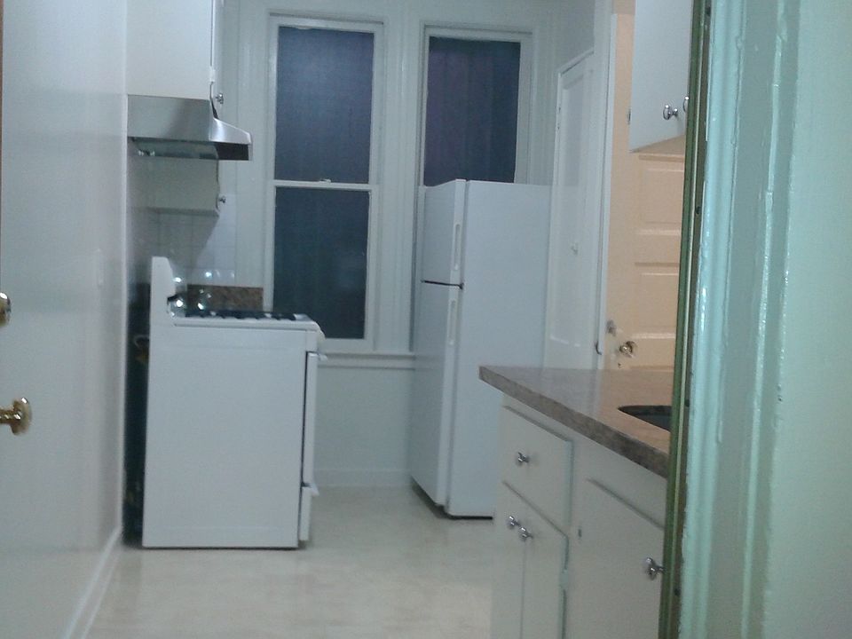 2nd image of 456 Green St APT 2