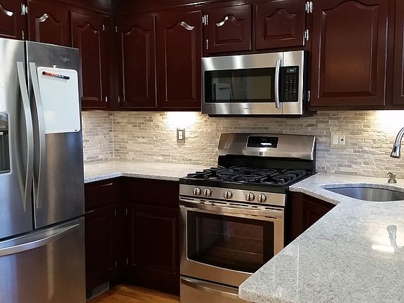 2nd image of 43 Fox Hollow Dr
