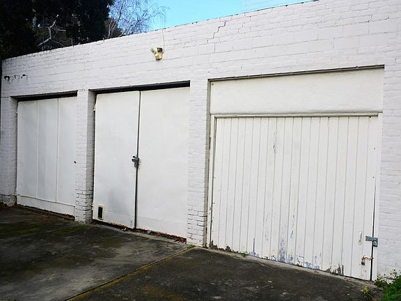 3rd image of 542-546 Oxford Ave