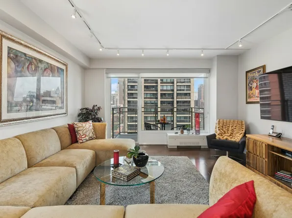 303 East 57th Street 14G image 3 of 24