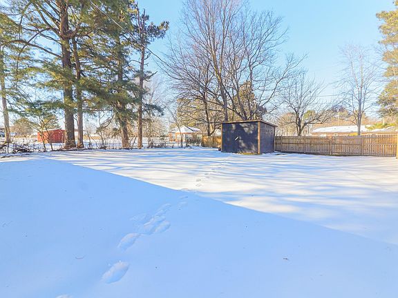 5th image of 214 Devine St