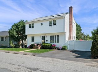 38 Phillips St, Salem, MA 01970