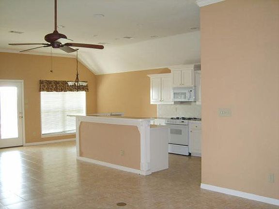 4th image of 922 Cresthill Dr #25