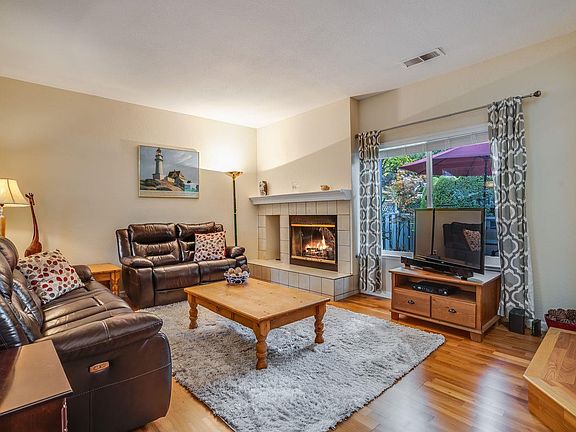 5th image of 458 Mountain Laurel Ct