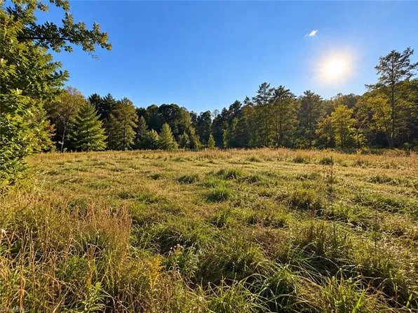 2211 High Rock Rd, Boomer, NC 28606