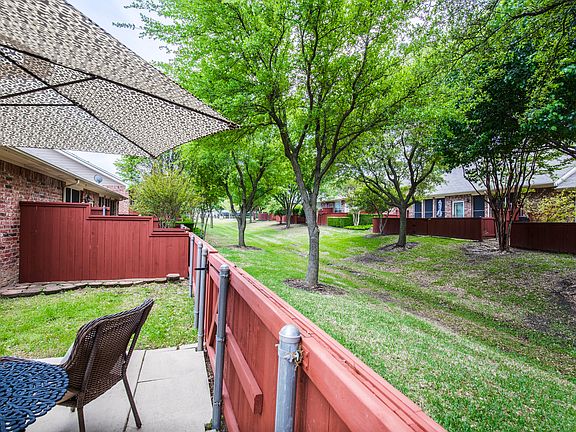 Patio & yard on greenbelt