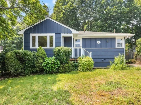 114 Lake St, Waltham, MA 02451