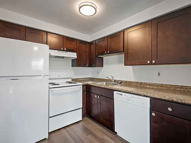 Landmark Apartments — Photo 16