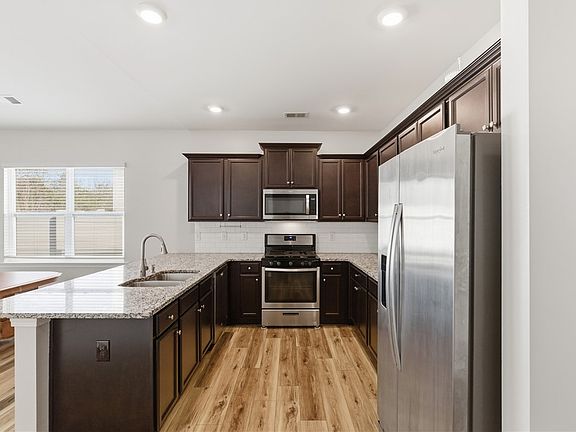 5th image of 9 Bridlewood Ln