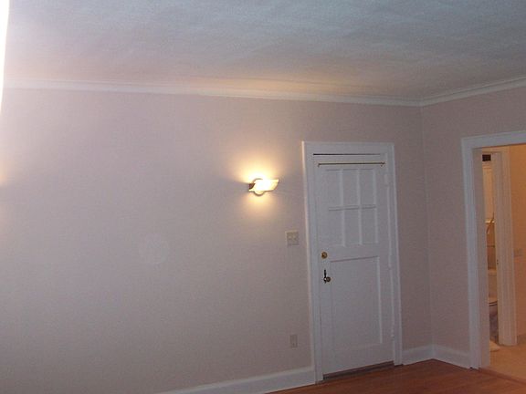 4th image of 43 N Park Ave