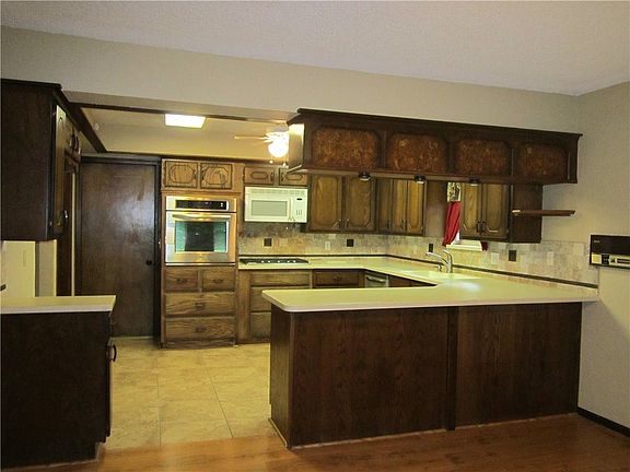 Dining to Kitchen