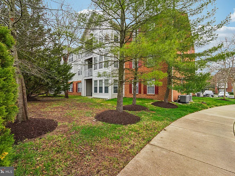 2444 Blue Spring Ct #303 — Photo 24