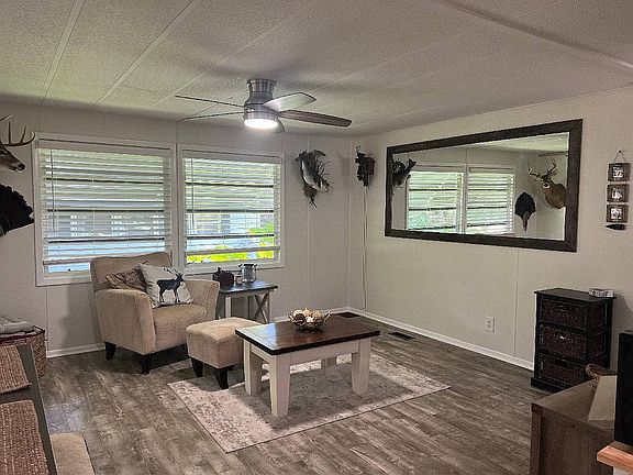 4th image of 102 E Sterling Way #552