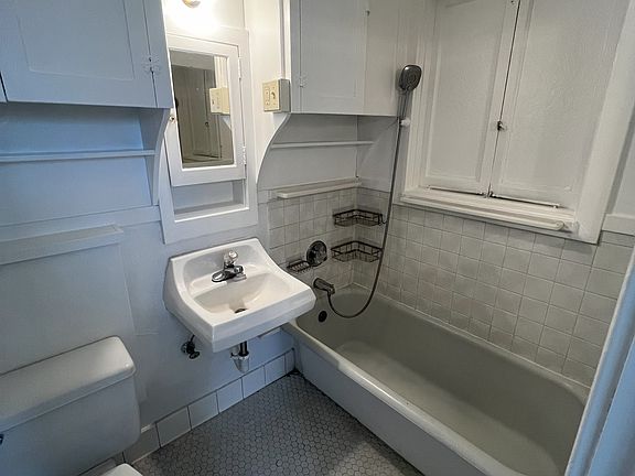 5th image of 1338 21st Ave APT 10