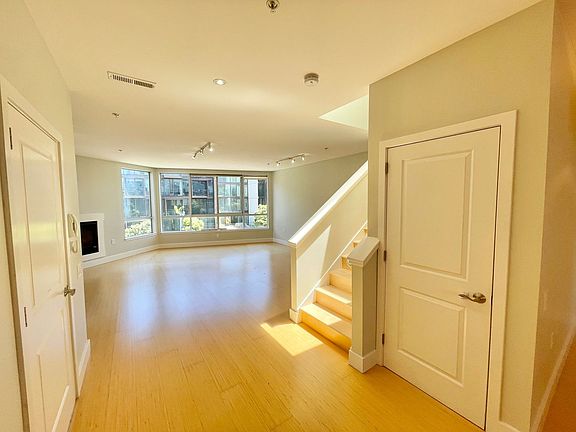 5th image of 638 19th St Unit 11