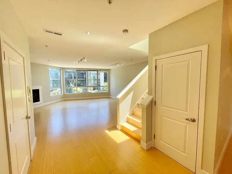 638 19th St #11 — Photo 5
