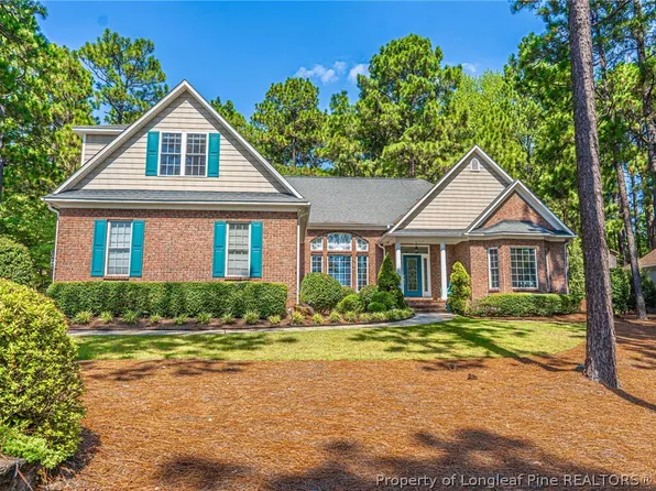 725 Lake Forest Dr E, Pinehurst, NC 28374