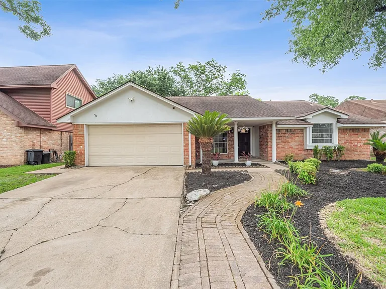 239 Blackwater Ln — Photo 3