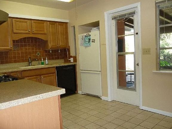 5th image of 1725 San Mateo Dr