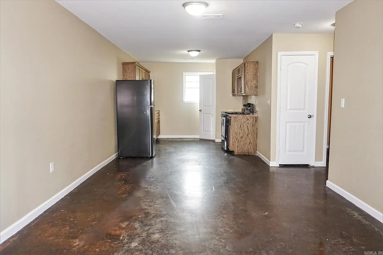 407 E Allen Ave — Photo 4